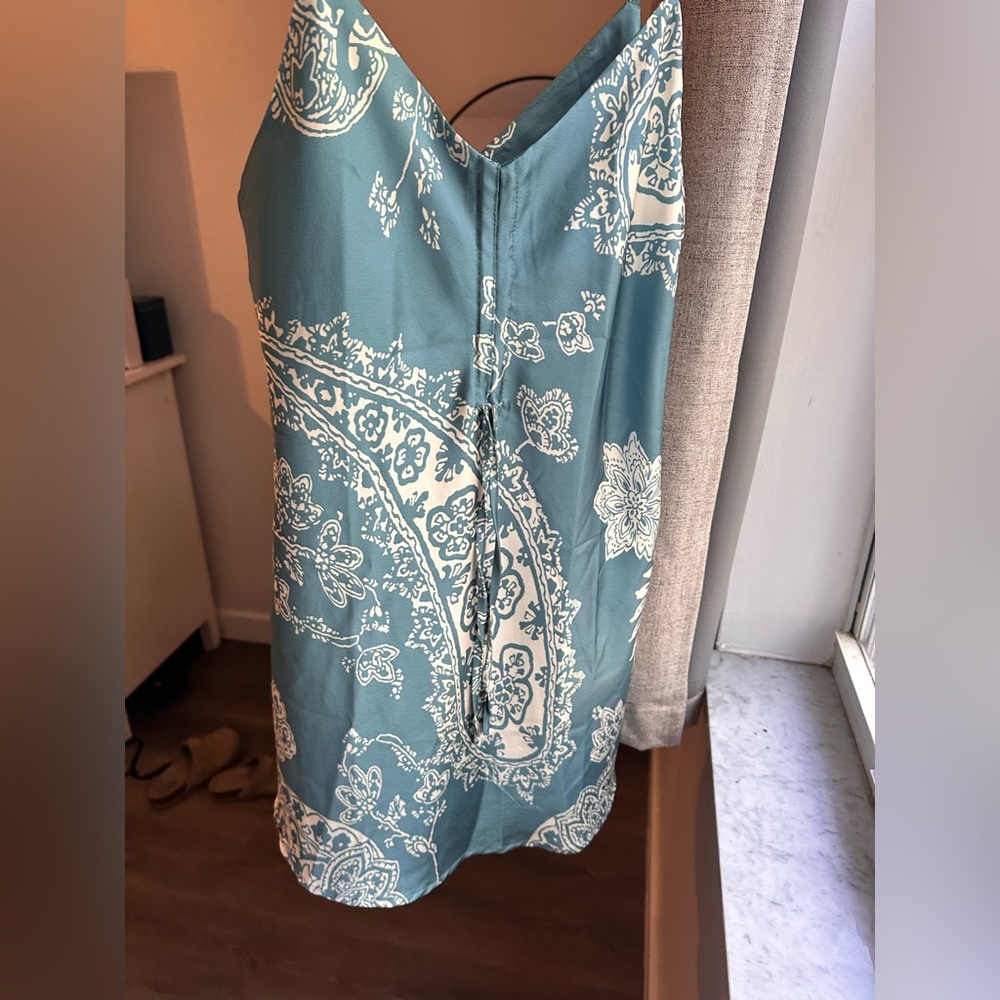 Dress - Picture 3 of 4
